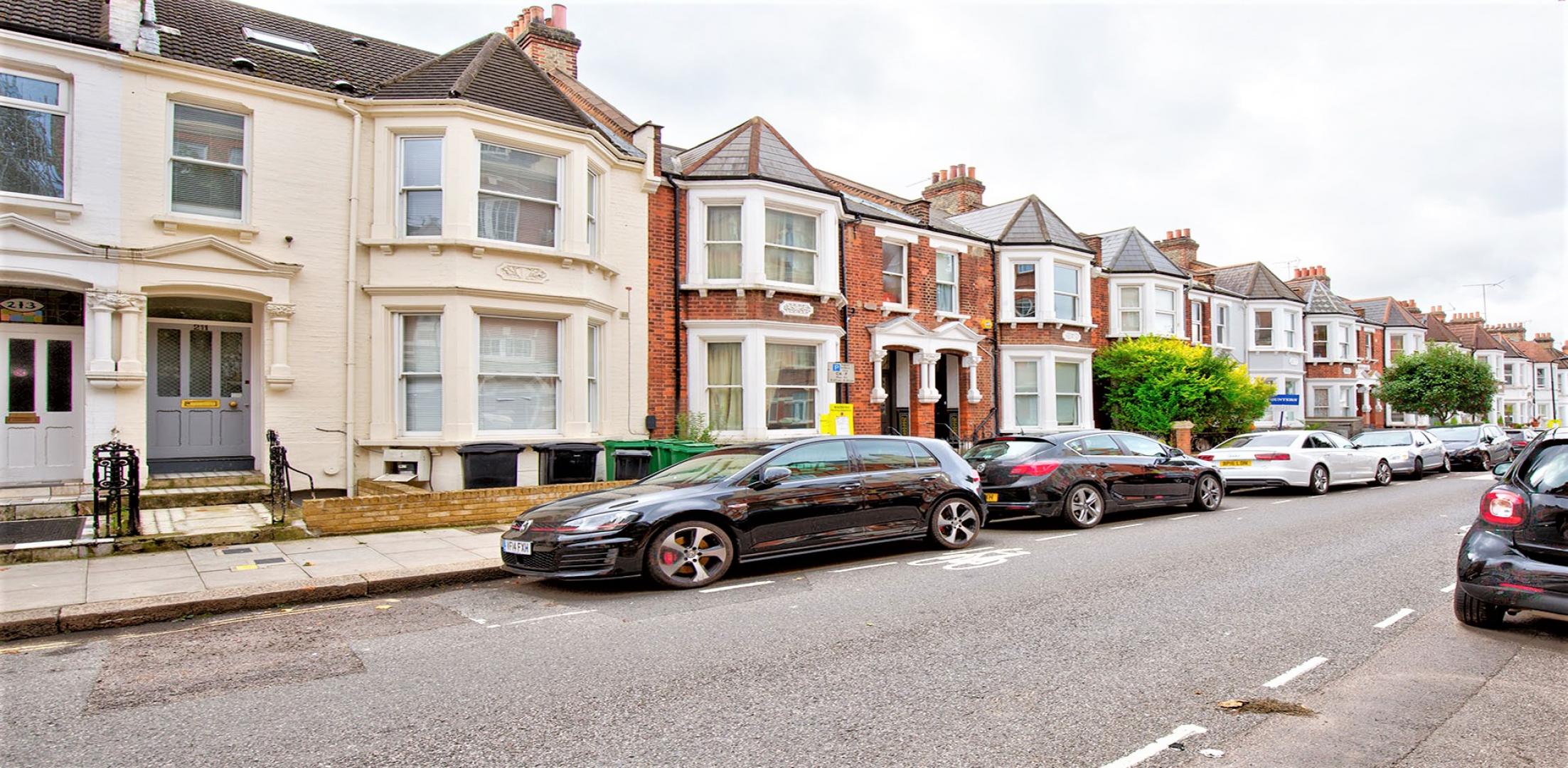 			2 Bedroom, 1 bath, 1 reception Apartment			 Sumatra Road, WEST HAMPSTEAD